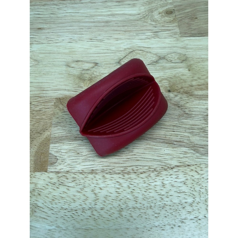 Pampered Chef Red Silicone Mini Mitt Pot Holder Heat Resistant Oven Grip